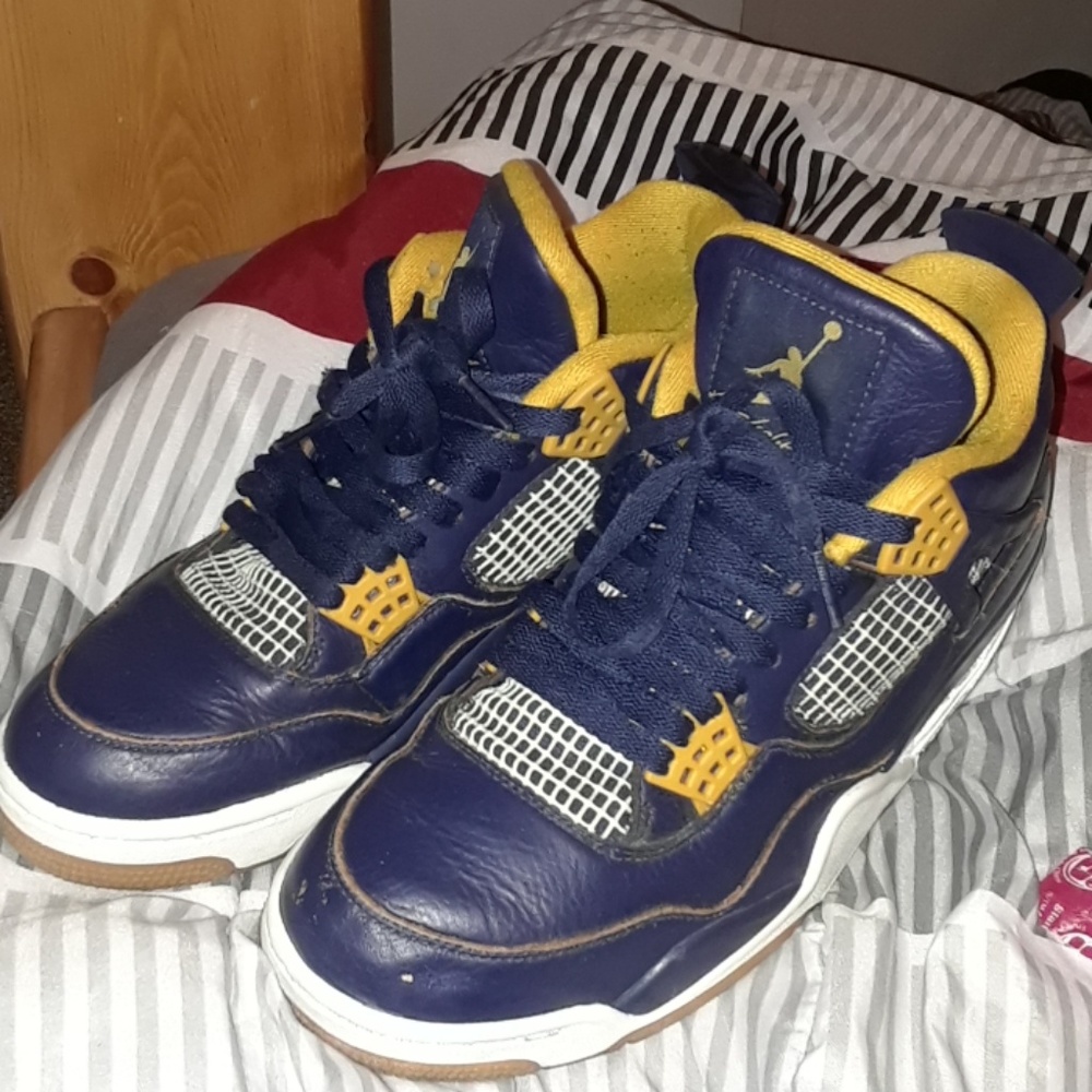 Jordan 4s - Picture 2 of 4